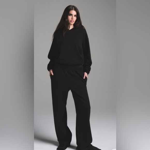 SKIMS Cotton Fleece Classic Pullover Hoodie in Onyx size Medium - Picture 1 of 8